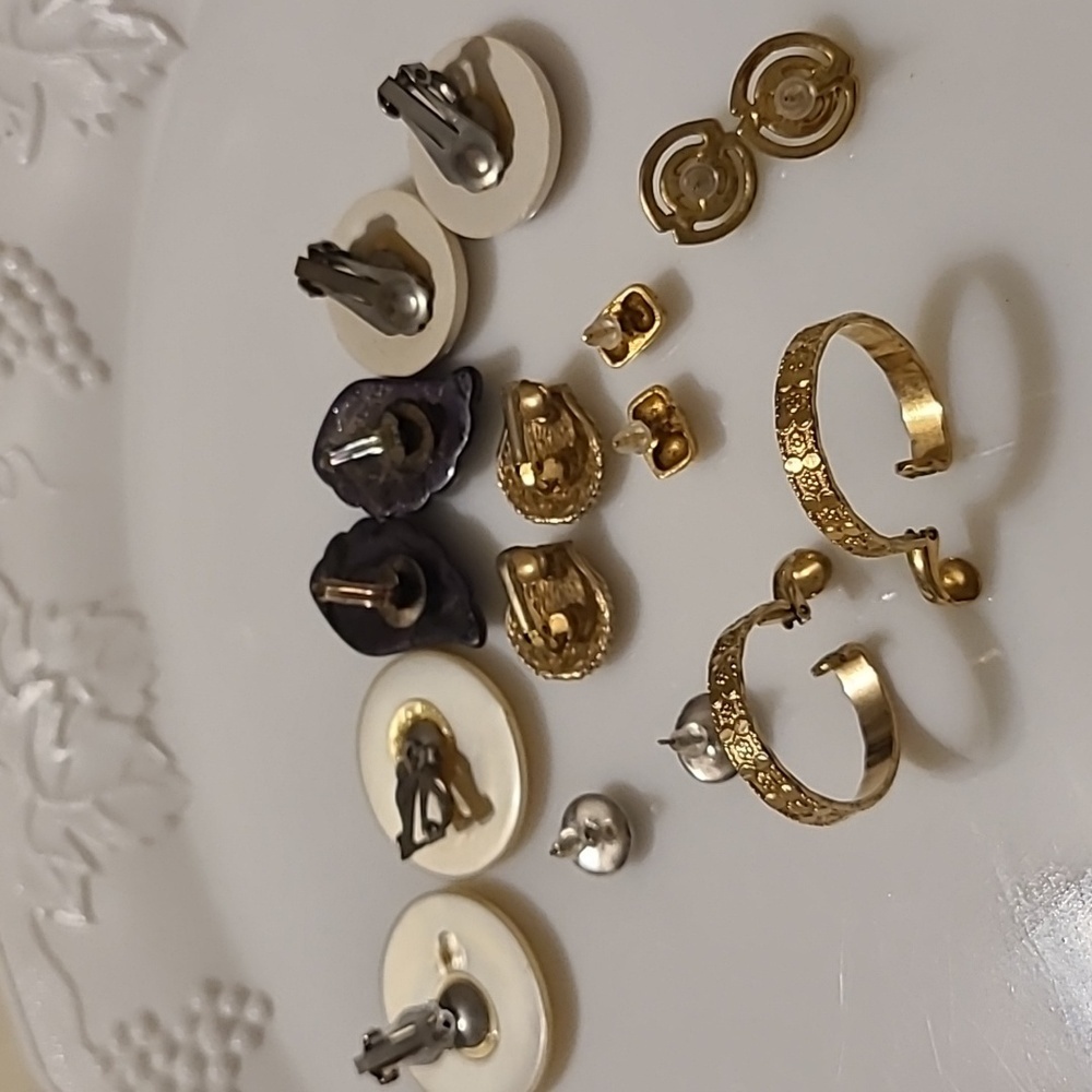 Set of 8 Clip on, and Pierced Earrings - Picture 9 of 14